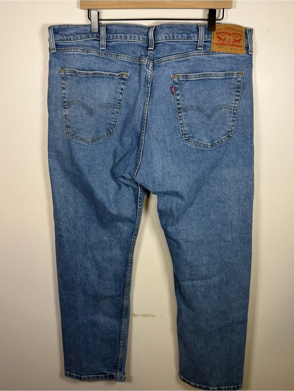 Levi’s 505 Men’s Straight Leg Jeans Size 40x30 Classic Blue Denim Whiskering